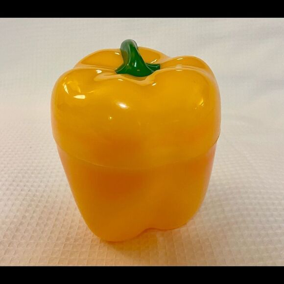 New Yellow Bell Pepper Storage Saver Keeper Vegetable Kitchen Tool Gadget. - Picture 2 of 8